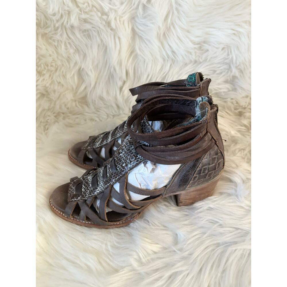 FREEBIRD BY STEVEN Penny Leather Heeled Sandals 9 - Picture 4 of 10